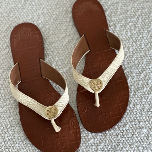 Tory Burch Thora Thong Sandal in White - Picture 2 of 3